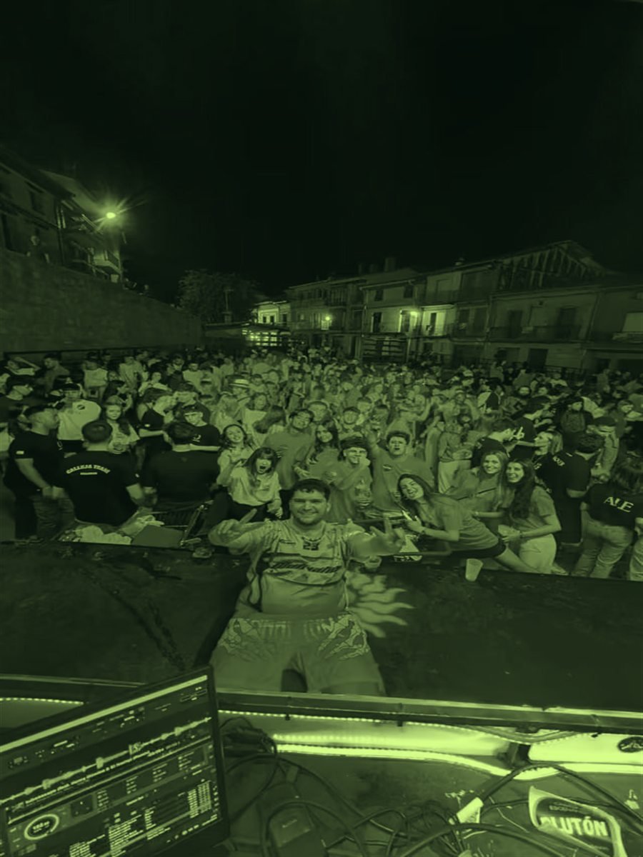 Ambiente de fiesta virado a verde ácido, estilo cartel techno underground